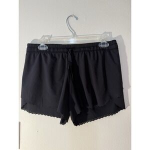 Lululemon Hit It Lightweight Scalloped Hem Shorts Women's‎ Size 6 Black